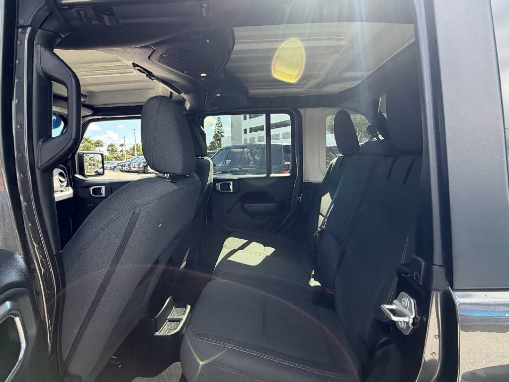 Used 2024 Jeep Wrangler Unlimited AWD/4WD image 13