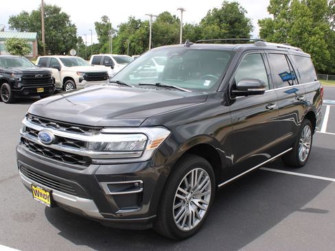 Used 2024 Ford Expedition Limited AWD/4WD image 4