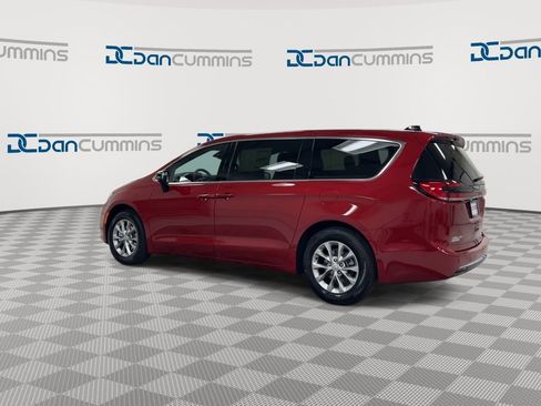 New 2026 Chrysler Pacifica Limited FWD image 6