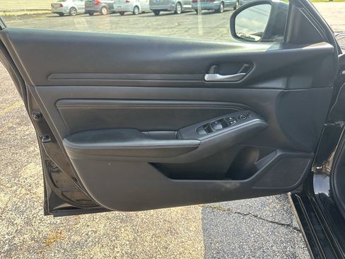Used 2019 Nissan Altima 2.5 S FWD image 17