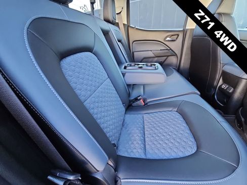 Used 2022 Chevrolet Colorado Z71 AWD/4WD image 17