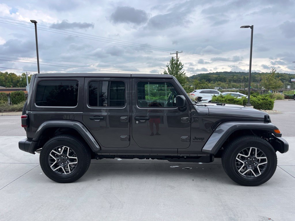 Used 2026 Jeep Wrangler Unlimited Sahara AWD/4WD image 21
