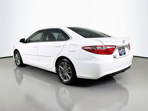Used 2017 Toyota Camry SE w/ Moonroof Package image 5
