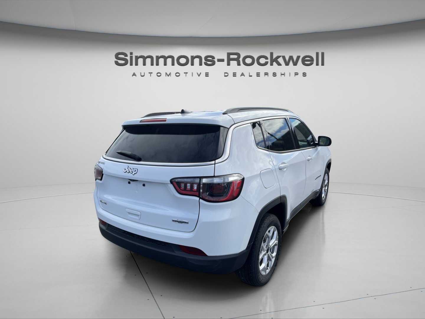 Used 2025 Jeep Compass Latitude AWD/4WD image 5