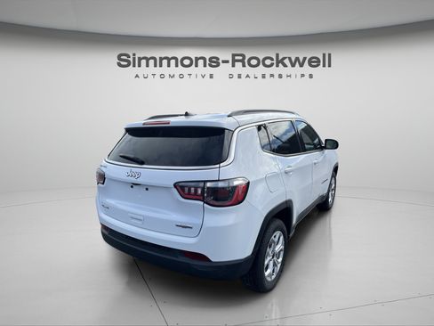 Used 2025 Jeep Compass Latitude AWD/4WD image 5