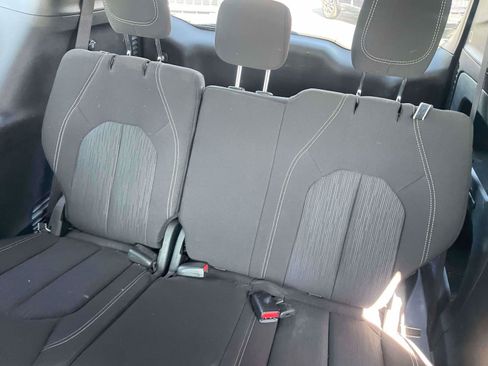 Used 2023 Chrysler Pacifica Touring FWD image 15