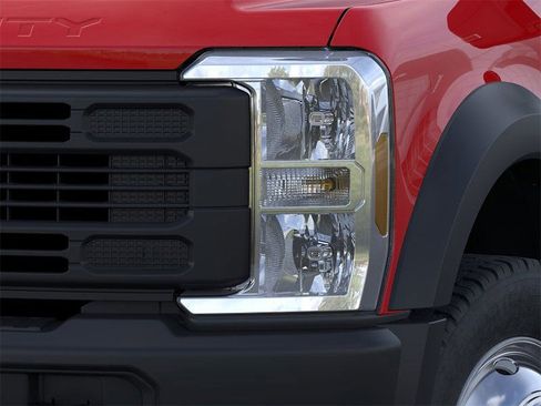New 2025 Ford F550 4x4 Crew Cab image 18
