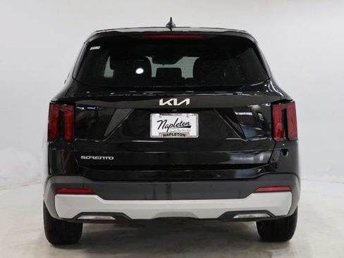 Used 2025 Kia Sorento LX FWD image 7