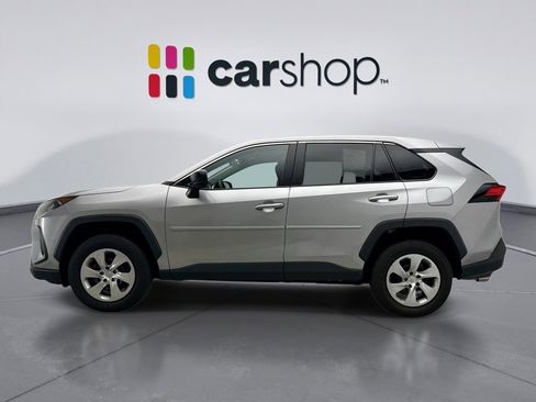 Used 2022 Toyota RAV4 LE image 2