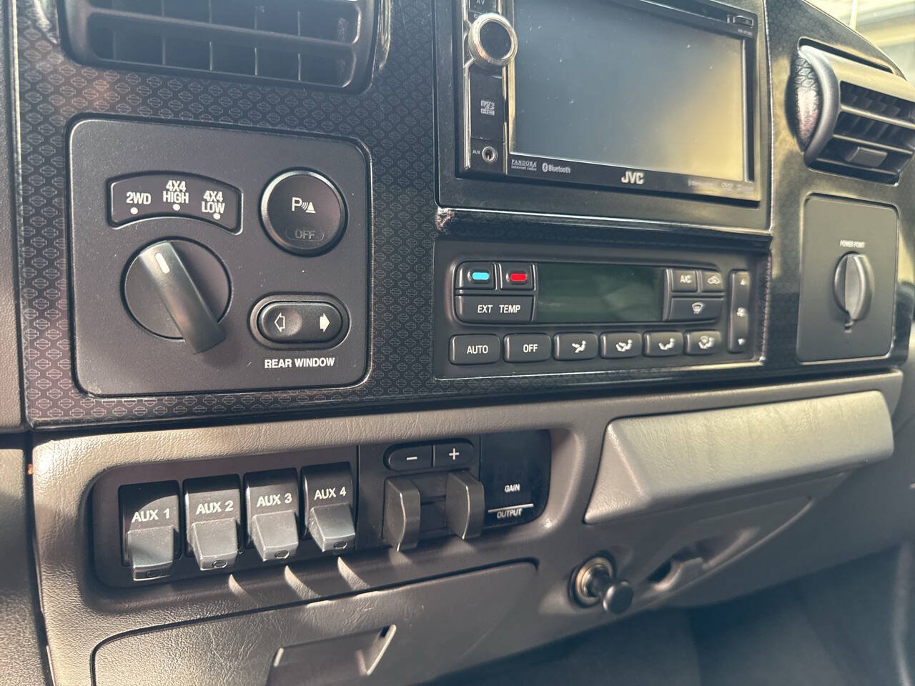 Used 2005 Ford F350 Lariat AWD/4WD image 26