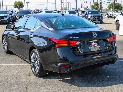 Used 2025 Nissan Altima 2.5 SV FWD image 8
