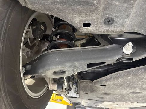 Used 2023 Chrysler Pacifica Touring-L FWD image 14