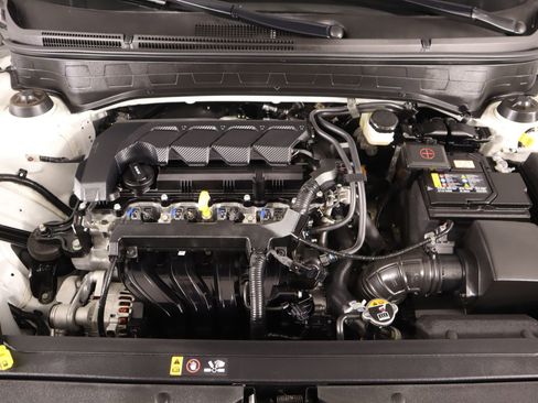 Used 2025 Hyundai Venue SEL image 19