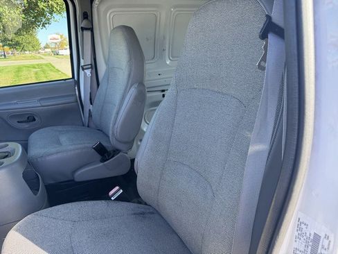 Used 2002 Ford E-250 and Econoline 250 image 27