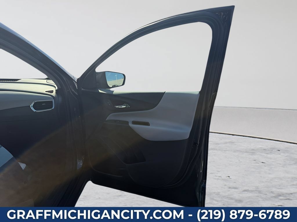 Used 2023 Chevrolet Equinox LT w/ Driver Convenience Package AWD/4WD image 32