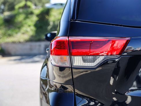 Certified 2019 Toyota Highlander Limited image 7