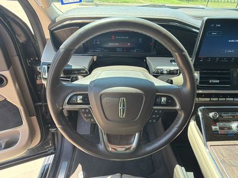 Used 2023 Lincoln Navigator 4WD image 22