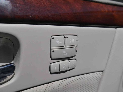 Used 2011 Cadillac DTS Premium FWD image 21