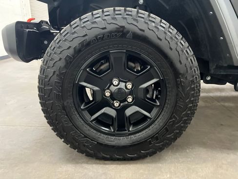 Used 2023 Jeep Gladiator Mojave w/ Trailer Tow Package image 28