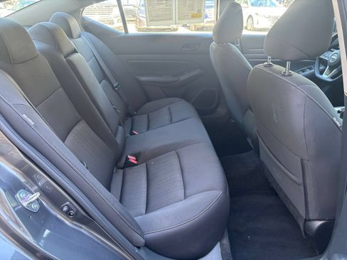 Used 2025 Nissan Altima 2.5 SV FWD image 33