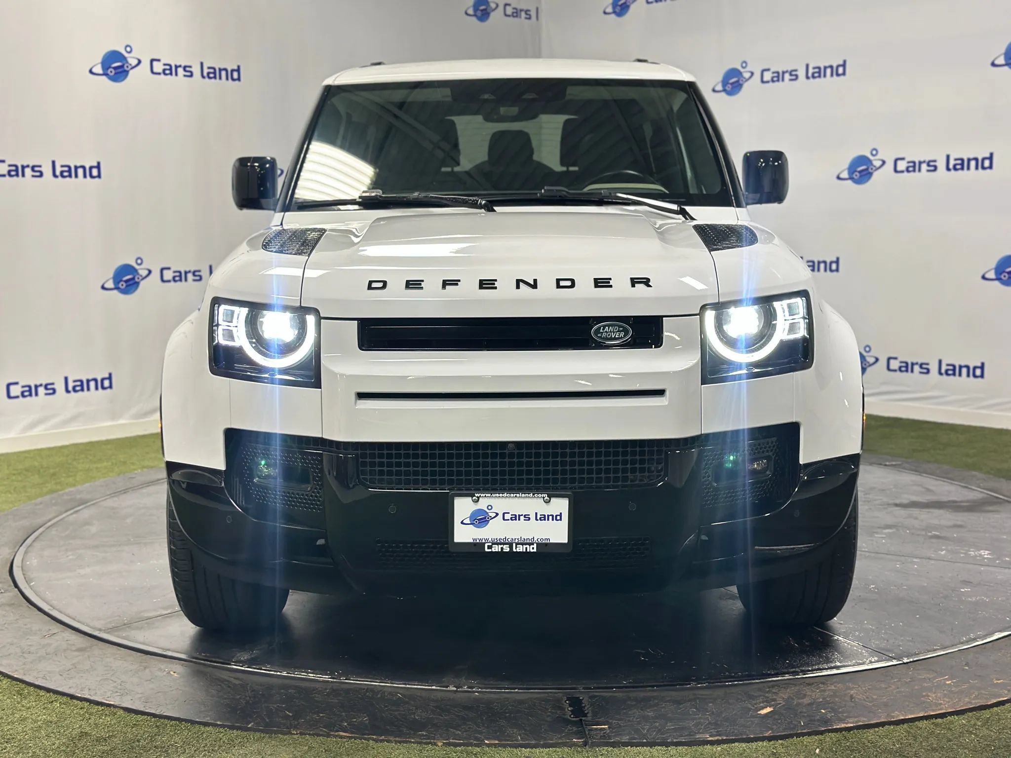 Used 2024 Land Rover Defender 90 X-Dynamic SE AWD/4WD image 9