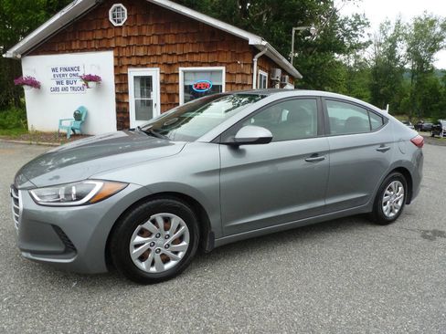 Used 2018 Hyundai Elantra SE FWD image 1