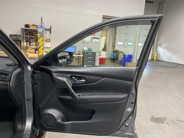 Certified 2018 Nissan Rogue SV w/ Premium Package AWD/4WD image 28