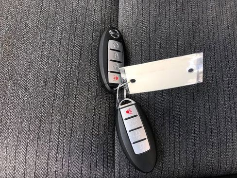 Used 2021 Nissan Rogue SV image 29