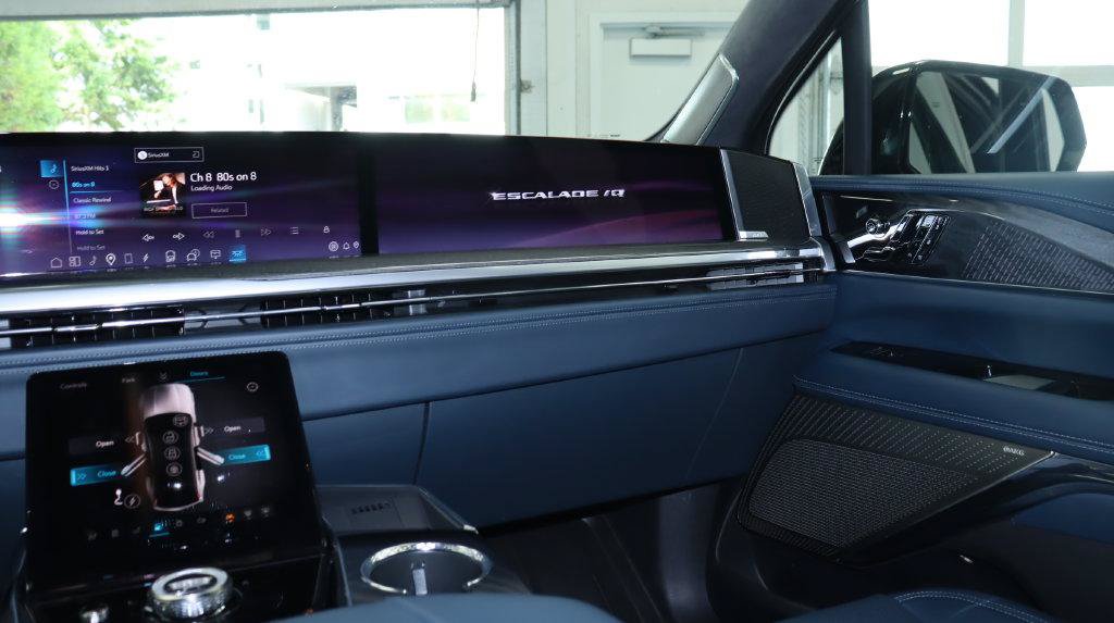 Certified 2025 Cadillac Escalade IQ Sport 2 w/ LPO, ONYX Package AWD/4WD image 30