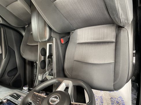 Used 2025 Nissan Altima 2.5 SV FWD image 14