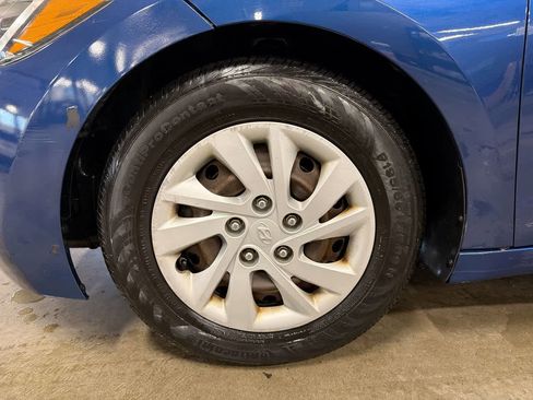 Used 2017 Hyundai Elantra SE image 19