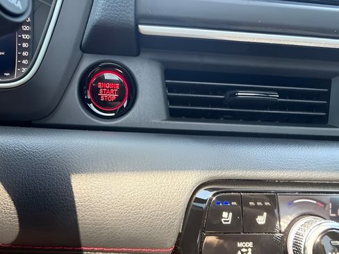 Used 2025 Honda Pilot Black Edition image 21