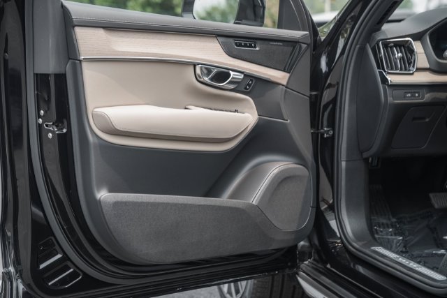 New 2026 Volvo XC90 T8 Plus w/ Protection Package Premier AWD/4WD image 36