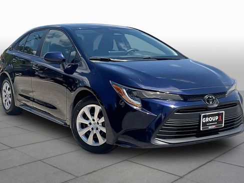 Used 2025 Toyota Corolla LE FWD image 3