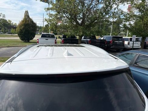 Used 2024 Buick Enclave Avenir w/ Avenir Technology Package AWD/4WD image 3