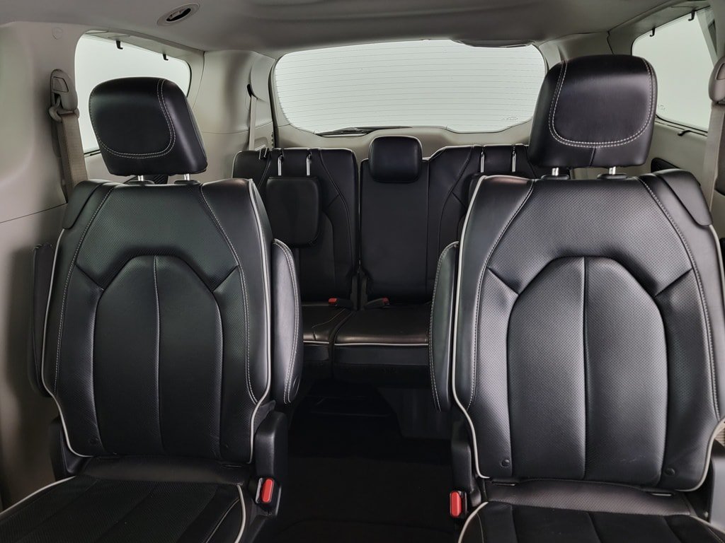 Used 2022 Chrysler Pacifica Limited FWD image 13