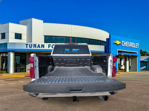 Used 2025 Chevrolet Silverado 2500 LT w/ Convenience Package AWD/4WD image 5