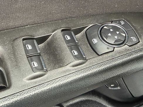 Used 2020 Ford Fusion SE FWD image 8
