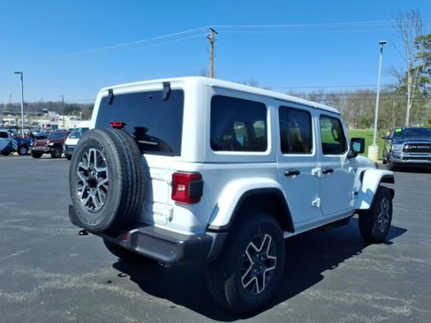 Used 2026 Jeep Wrangler Unlimited Sahara w/ Dual Top Group AWD/4WD image 5