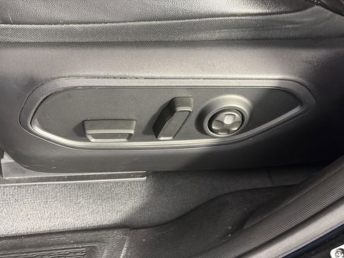 Used 2023 Jeep Grand Cherokee Limited w/ Luxury Tech Group II image 25