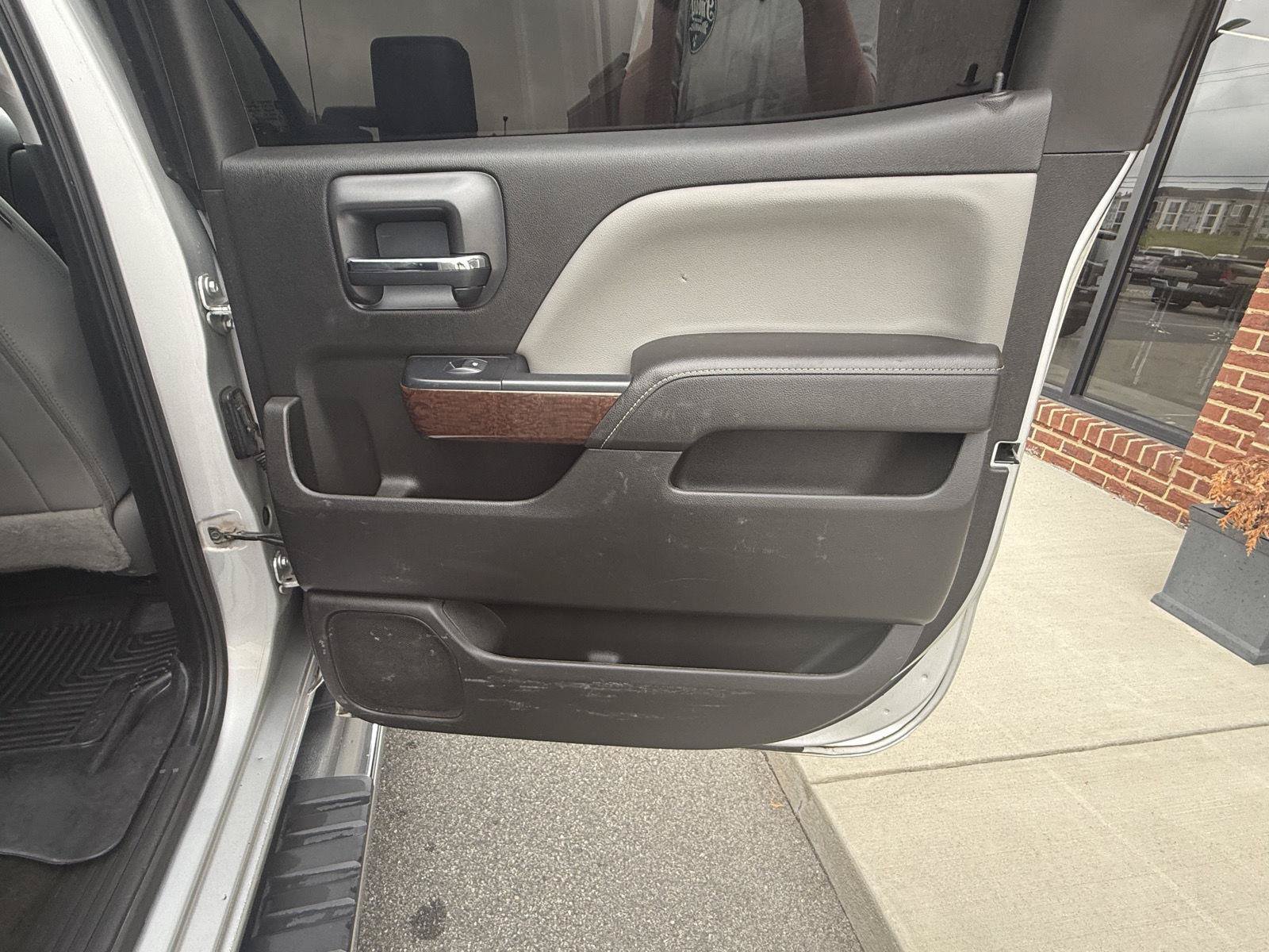 Used 2018 GMC Sierra 2500 SLT w/ Duramax Plus Package AWD/4WD image 25