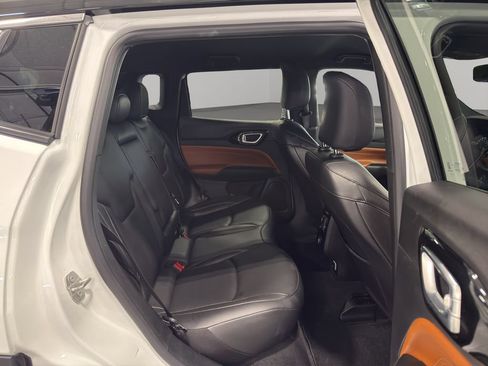 Used 2025 Jeep Compass Limited AWD/4WD image 19