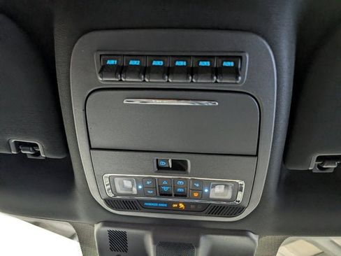 Used 2023 Ford F350 Platinum w/ Tremor Off-Road Package AWD/4WD image 28