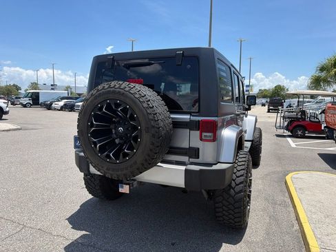 Used 2014 Jeep Wrangler Unlimited Sahara AWD/4WD image 6