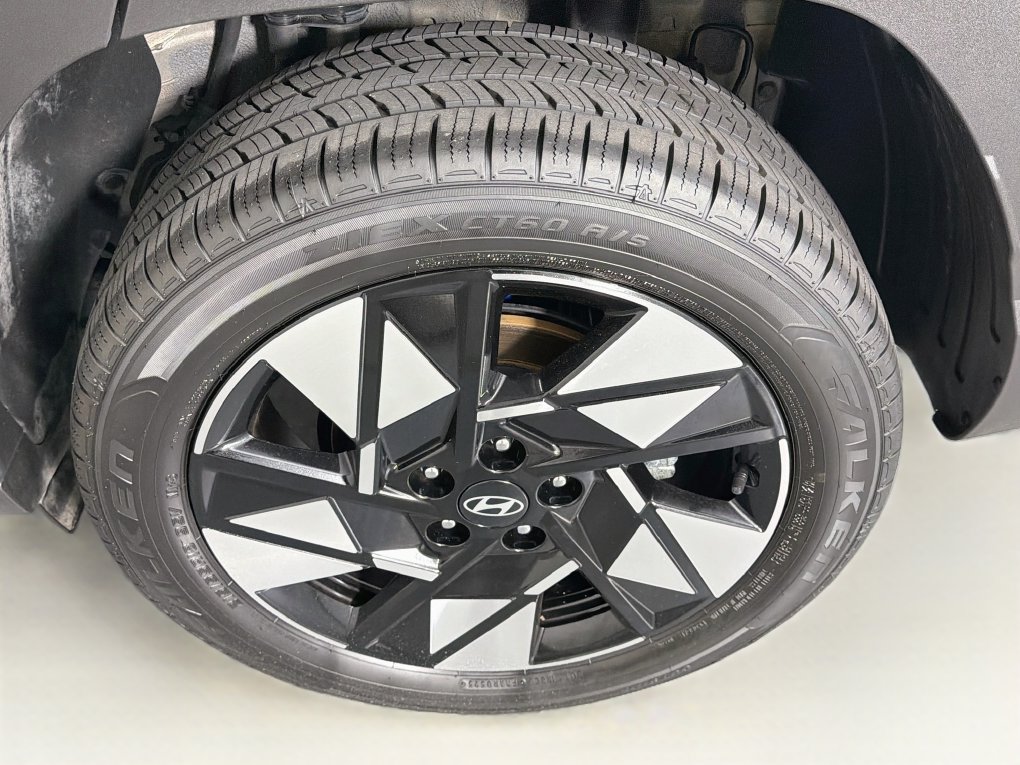 Used 2025 Hyundai Kona SEL AWD/4WD image 32