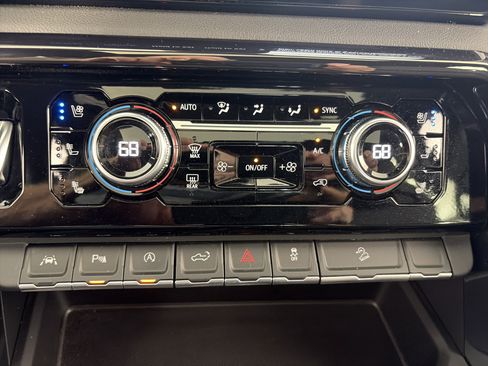 Certified 2024 GMC Sierra 1500 AT4 w/ Technology Package AWD/4WD image 32