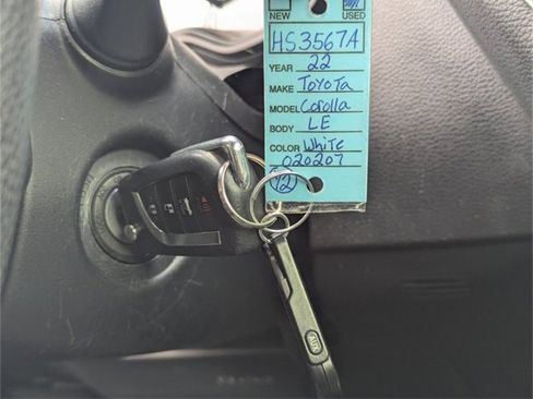 Used 2022 Toyota Corolla LE image 32