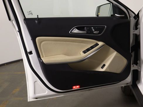 Used 2020 Mercedes-Benz GLA 250 4MATIC image 18