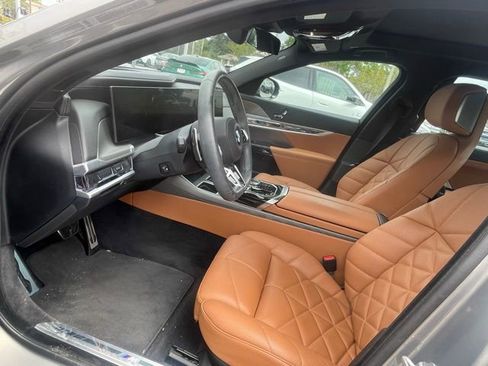 Used 2023 BMW 740i w/ Parking Assistance Package RWD image 7