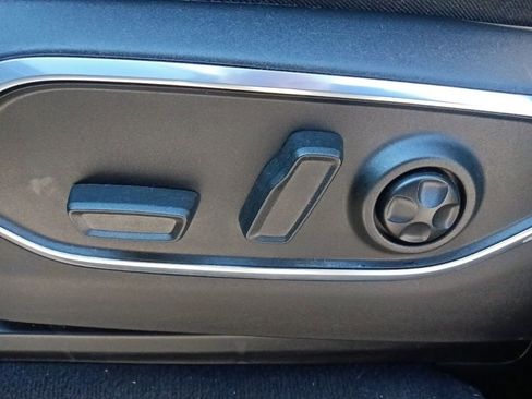 Used 2023 Jeep Wagoneer 2WD image 16